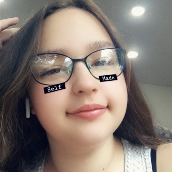 Meet your Posher, Rozlyn - Picture 2 of 2